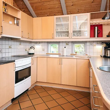 5 Person In Henne Tatil Evi